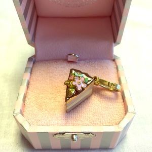 🍰 Juicy Couture Flower Chocolate Cake Slice Charm